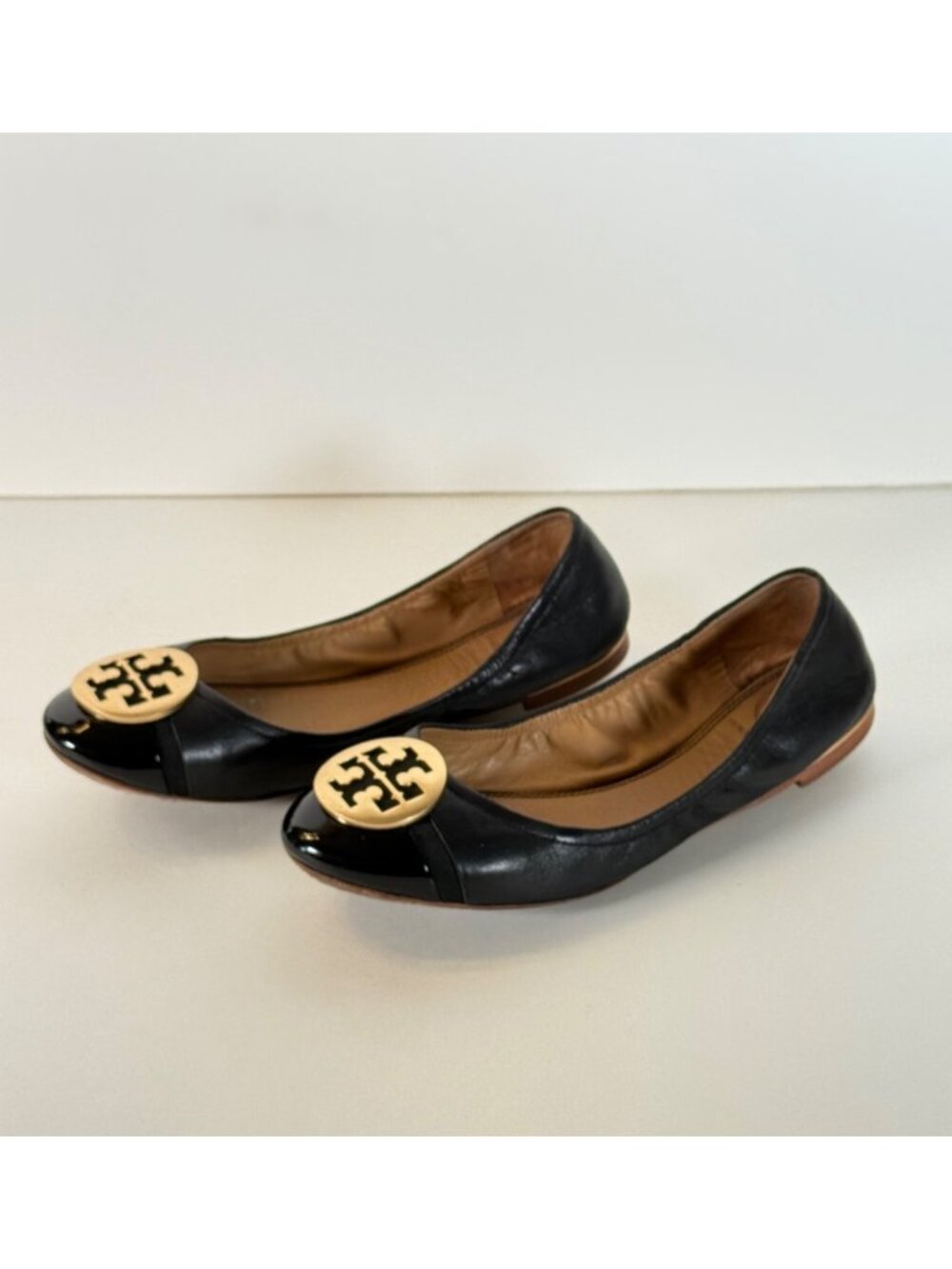 Tory Burch Minnie Patent Leather Cap Toe Ballet Flats Black Gold TB Logo - Picture 5 of 12